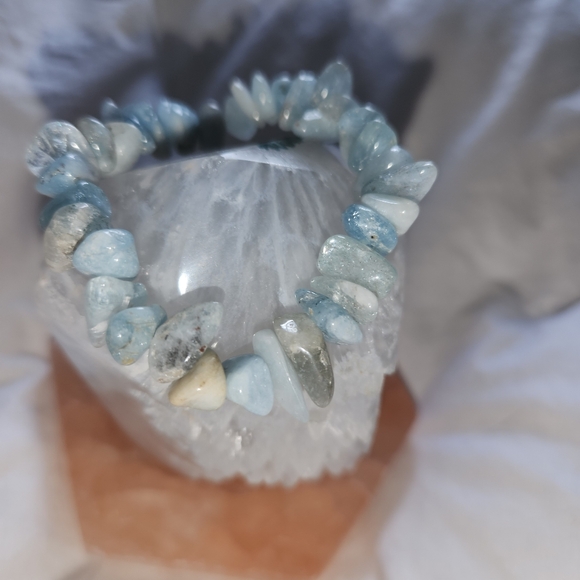 Women's Blue Chip Topaz Stretch Bracelet. - Picture 3 of 4